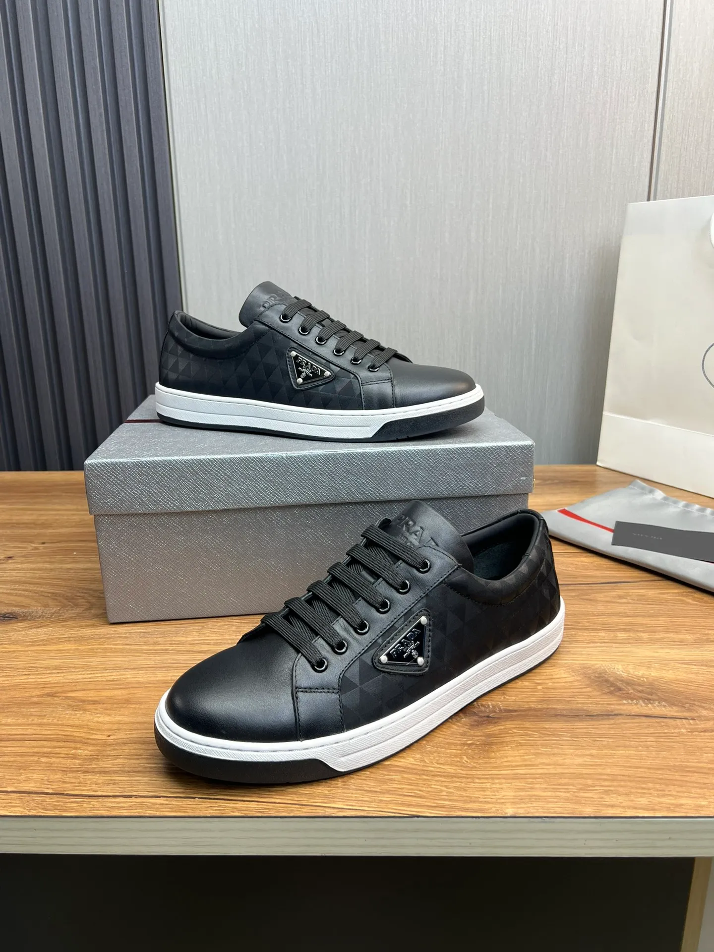 Men's shoes 💰500💰 [PRADA] Popular items in the men's shoe counter, synchronized with the official website, 1 high-quality shipment ✔️Original cowhide splicing + cowhide lining, 1🆚1 replica, original sole, 38-45 (45 customized, non-refundable)